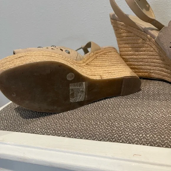 Marc Fisher Wedges - Picture 3 of 4